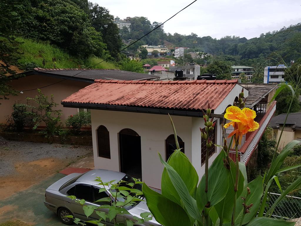 Lodge In 611 Kandy Exterior foto